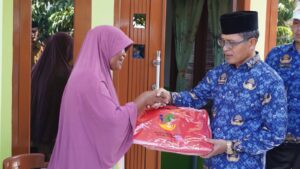 Pemkot Gorontalo Salurkan Bantuan Korban Kebakaran di Kelurahan Molosifat