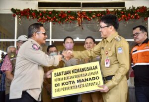 Peduli Korban Banjir dan Longsor di Kota Manado, Pemkot Gorontalo Serahkan Bantuan Logistik