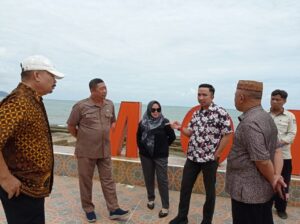 Kunjungi Pantai Wisata Bahari Kecamatan Monano, Aleg Dapil V Perjuangkan Bantuan UMKM dan Lapak