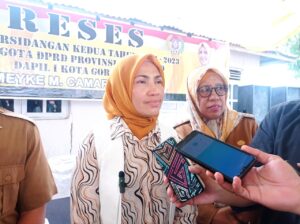Merealisasikan Permintaan Warga Dulomo Utara, Meyke Camaru Gunakan Dana Pribadi