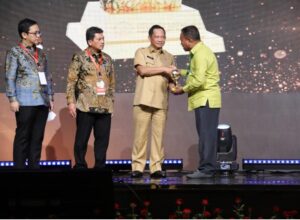 Pemprov Gorontalo Terima Penghargaan Universal Health Coverage