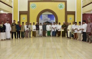 Penjagub Hamka, Tarawih Berjamaah di Masjid Darul Arqam