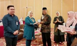 Sekretariat DPRD Bonebol Terima Penghargaan Ortala Award