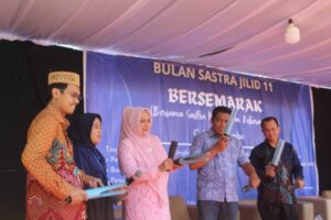 Lomba dan Penampilan Sastra dalam Bulan Sastra Jurusan Bastrasia UNG