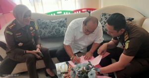 Kasus Pelanggaran ITE, Adhan Dambea Datang ke Kejaksaan untuk Menandatangani Berita Acara Eksekusi