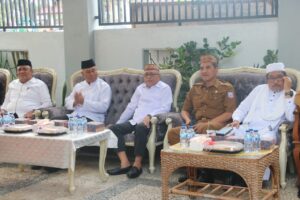 Sofyan Puhi Hantar Ucapan Duka untuk Hi. Sutan Rusdi di Takziah