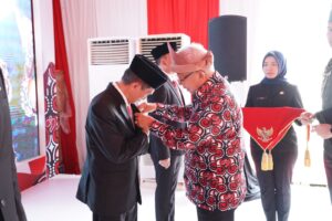 Presiden RI Berikan Penghargaan Kepada Nelson Pomalingo dalam Peringatan Harganas