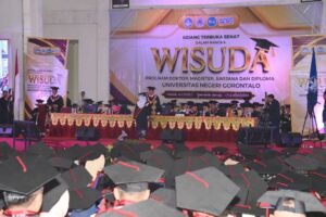 Rektor UNG Mendorong Wisudawan untuk Berkarya dan Berkontribusi bagi Masyarakat