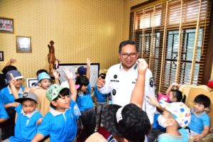 Marten Mengagumi Pertanyaan Anak pada Program Meet Leader