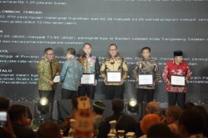 Walikota Marten Mendapat Penghargaan Apresiasi Tokoh Indonesia dari Tempo