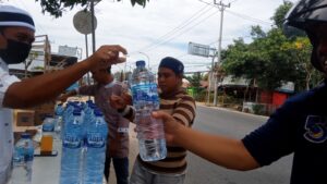 Tanggapan Penjual Aqua Botol Murah atas Spekulasi Air Suntikan