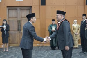 Menteri Nadiem Resmi Melantik Eduart Wolok sebagai Rektor UNG 2023—2027