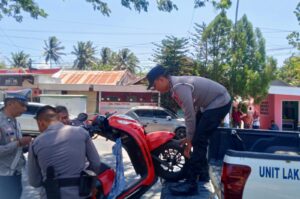 Kecelakaan saat Sholat Jumat, Dua Korban Dilarikan ke RS Bhayangkara