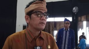 Dampak Kekeringan, Pj Bupati Buteng Berikan Bantuan Air Bersih ke Desa Lowu-Lowu