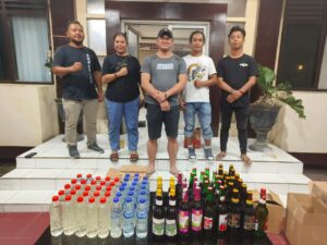 Puluhan Botol Miras Disita Polisi dari Tiga Warung Nakal