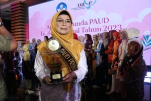 Fima Agustina Raih Penghargaan Bunda PAUD Terbaik 2023