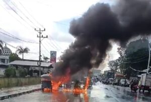 Akibat Korsleting Listrik, Sebuah Bentor di Gorontalo Terbakar