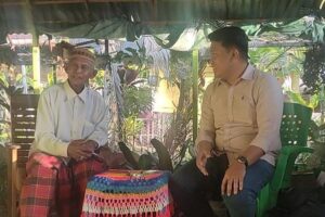 Raut Bahagia Imam Miko, Hadiah Smartphone dari Akbar Baderan