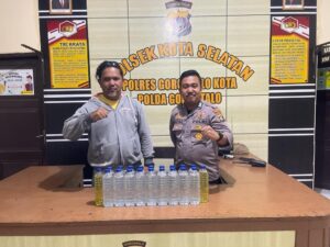 Sebanyak 20 Botol Miras Diamankan Polisi dalam Patroli Malam Polsek Kota Selatan