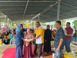 Ketua DPRD Pohuwato Serahkan 603 Paket untuk Masyarakat Buntulia dan Marisa
