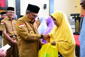 Hari Jadi ke 23, BAZNAS Kota Gorontalo Salurkan Bantuan 700 Paket