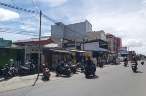 Kebijakan Parkir Satu Arah di Depan Kampus UNG untuk Mengatasi Kemacetan
