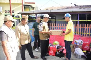 Masyarakat Tomulabutao Selatan Terima Bantuan Darurat Pasca Kebakaran