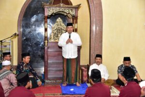 Pemprov Gorontalo Serahkan Bantuan Rp50 Juta untuk Masjid Agung Boalemo