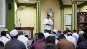 Tausiah Malam Pertama Ramadan, Rektor UNG Sampaikan Pesan Penting