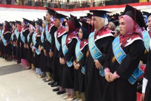 Wisuda ke 49 UNG, Ribuan Wisudawan dari Berbagai Daerah Dikukuhkan