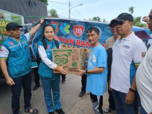 Nelson Pomalingo Lepas Tim Penyaluran Bantuan Banjir di Gorontalo Utara