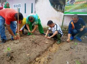 Nelson Pomalingo Sebut Kebiasaan Menanam Harus Dibudayakan