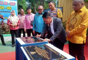 Nelson Pomalingo Resmikan Monumen Para Tokoh Bersejarah