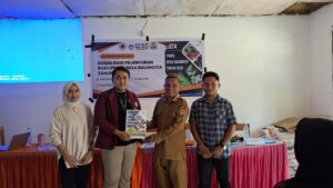 Mahasiswa KKN Lingkar Tambang UNG Luncurkan Buku Profil Desa Bulangita