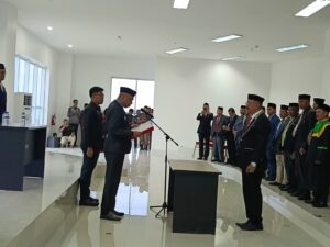 Lantik La Saripi Sebagai Penjabat Sekda, Ini Pesan Kostantinus Bukide