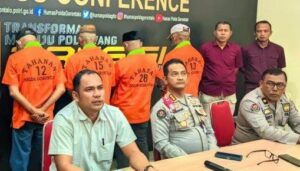 Dugaan Korupsi Rp 2,4 M, Darwis Moridu Resmi Pakai Rompi Orange