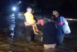 Ratusan Warga Bone Bolango Dievakuasi Akibat Banjir Bandang