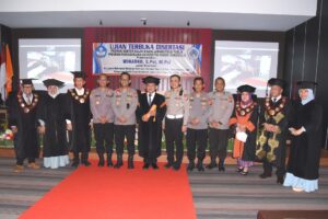 Perwira Menengah Polri Raih Gelar Doktor Administrasi Publik di UNG
