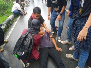 Polisi dan Demonstran Bentrok di Gorontalo, Situasi Memanas