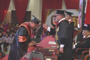 Wisuda ke-51 UNG, 701 Lulusan Berprestasi Dikukuhkan