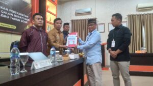 KPU Boalemo Terima Berkas Perbaikan Persyaratan Administrasi 5 Bapaslon