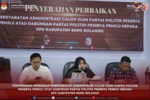 Penyerahan Perbaikan Persyaratan Administrasi oleh 3 Paslon di KPU Bonebol