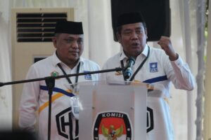 DEWA Tampil Unik Saat Pengambilan Nomor Undian Paslon Pilkada Kabgor