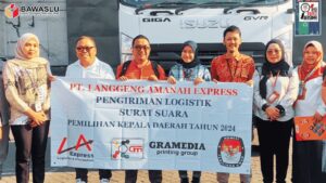 Bawaslu Kota Gorontalo Awasi Proses Packing Surat Suara di Surabaya