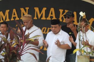 Ziarah ke Makam David Bobihoe, Hendra Sebut Almarhum Tidak Pernah Dilupakan oleh Masyarakat