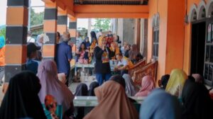 Idah Syahidah Tuntaskan Kampanye Terakhir dengan Blusukan Dor to Dor