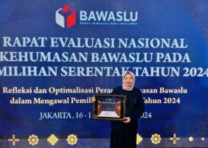 Bawaslu Kota Gorontalo Buktikan Transparansi Publik dengan Penghargaan Nasional