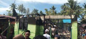 Anak-anak Bermain Korek Api Sebabkan Rumah di Batudaa Terbakar