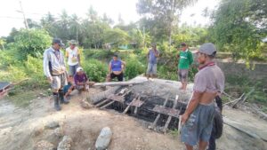 Jembatan Ambruk Tiga Tahun, Warga Molowahu Berinisiatif Bangun Lagi