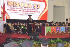 Lulusan UNG Didorong Implementasikan Ilmu, Hindari Kesombongan Diri